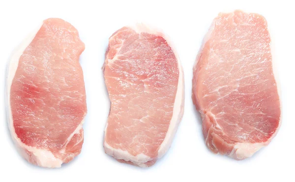 Rohe Fleischsteaks isoliert auf weiß — Stockfoto
