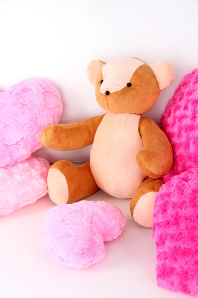 Hračka medvěd s polštáře na pohovce — Stock fotografie