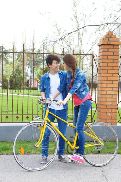 Casal jovem — Fotografia de Stock