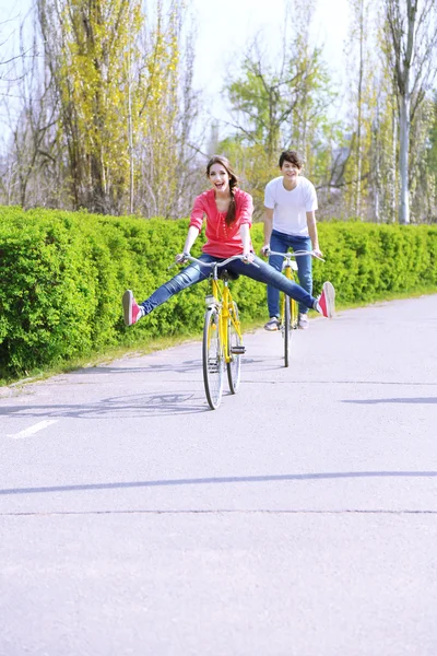 Pareja joven — Foto de Stock