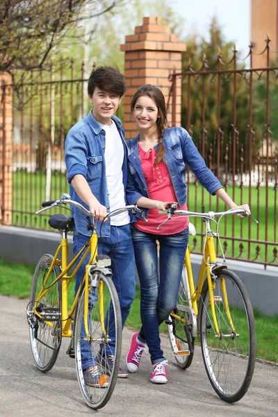 Young couple — Stock Photo, Image