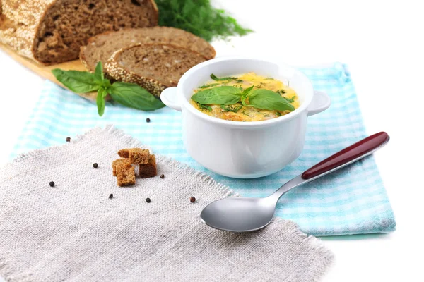 テーブル クロス、鍋のおいしいスープをクローズ アップ — ストック写真