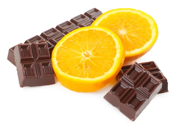 Chocolat et orange isolés sur blanc — Photo