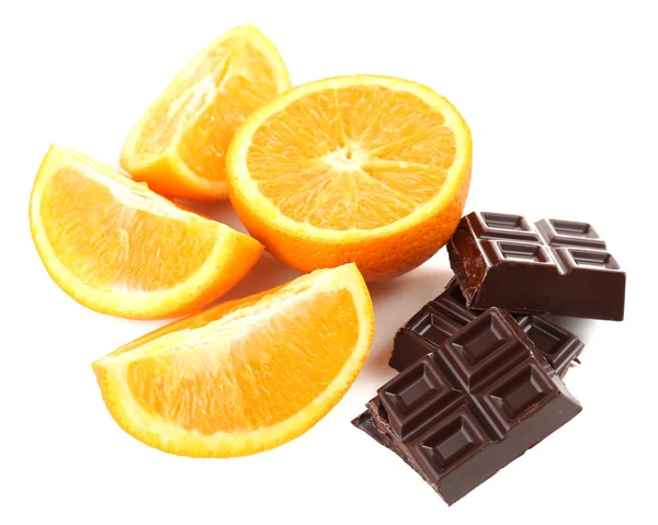 Chocolat et orange isolés sur blanc — Photo