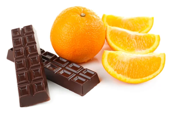 Čokoláda a pomeranč izolovaných na bílém — Stock fotografie