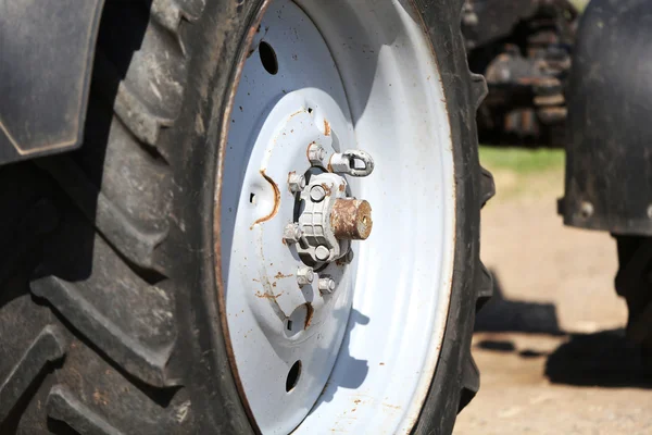 Big tractor wheel, close-up — Stock Photo, Image
