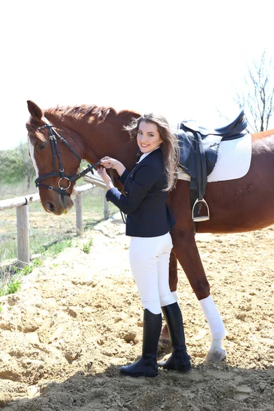 Chica con caballo — Foto de Stock