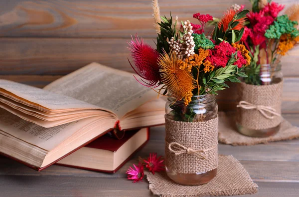 Strauß heller Blumen — Stockfoto