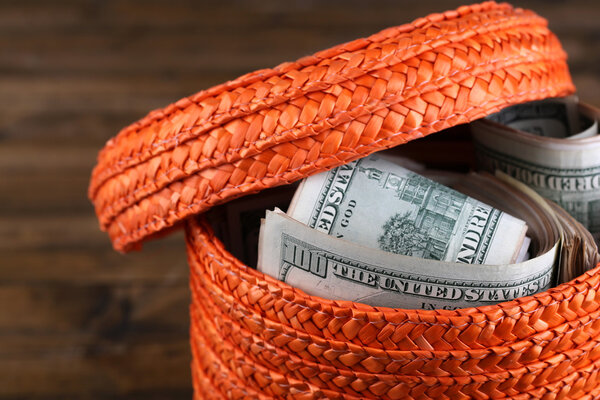 Пачки долларов
