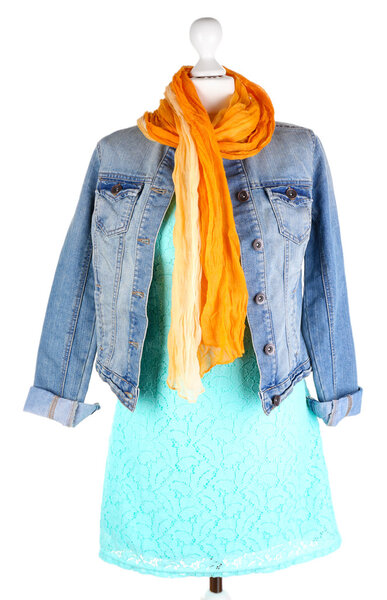 Женская одежда на манекене
