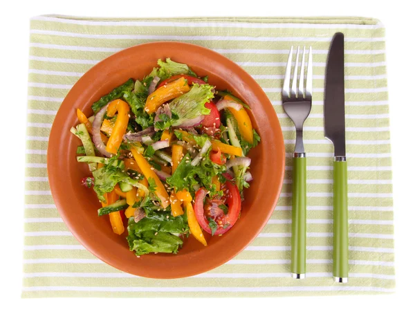 Говяжий салат в миске — стоковое фото