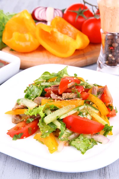 Beef salad in bowl — Stock Photo, Image