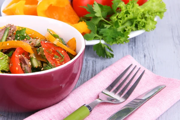 Beef salad in bowl — Stock Photo, Image