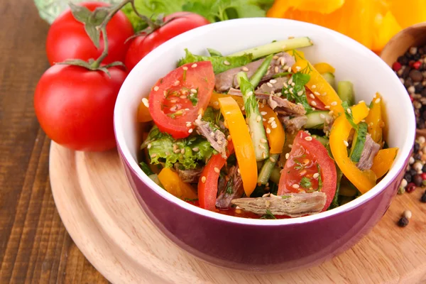 Beef salad in bowl — Stock Photo, Image