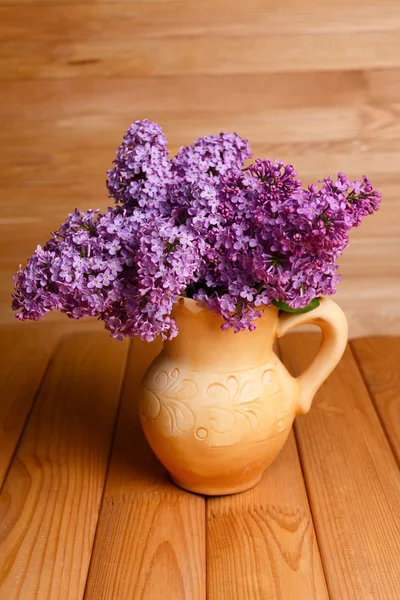 Schöne fliederfarbene Blüten — Stockfoto