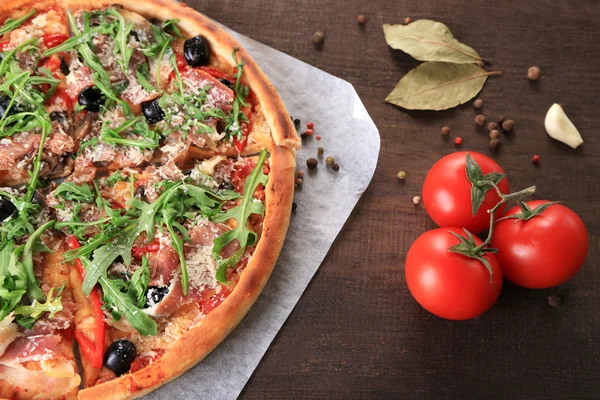 Pizza con rúcula —  Fotos de Stock