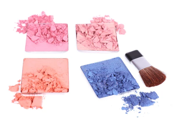 Crushed eyeshadow with brush isolated on white — Stock Photo, Image