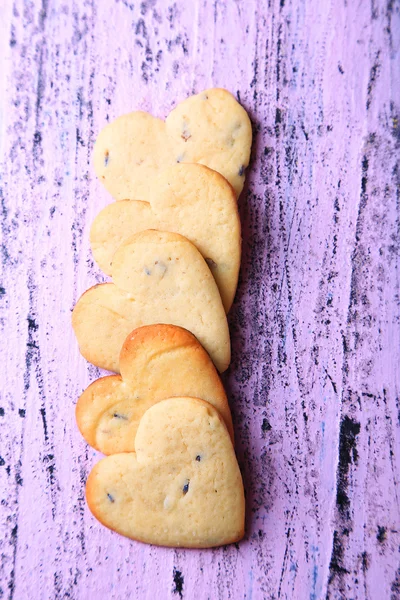 Levendula cookie-kat a színes fából készült háttér — Stock Fotó