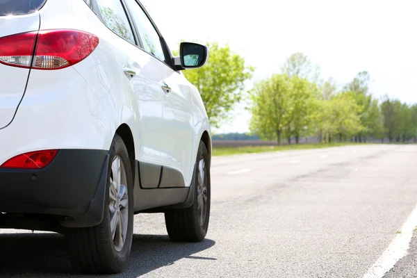 Auto op weg — Stockfoto