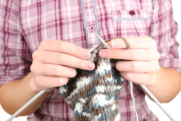 Mains féminines tricotant avec rayons rapprochés — Photo
