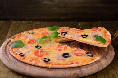 lezzetli pizza üzerinde tablo yakın çekim