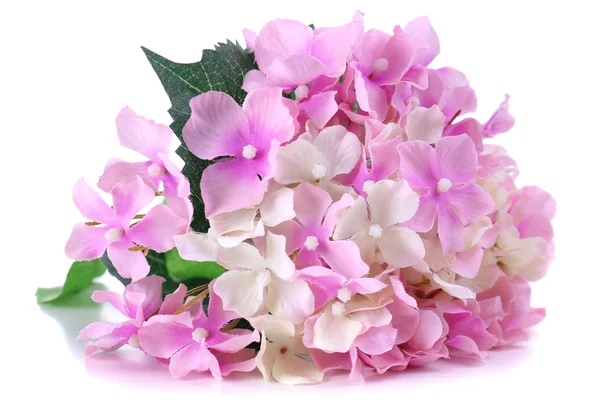 Ramo de hermosas flores artificiales, aisladas en blanco — Foto de Stock