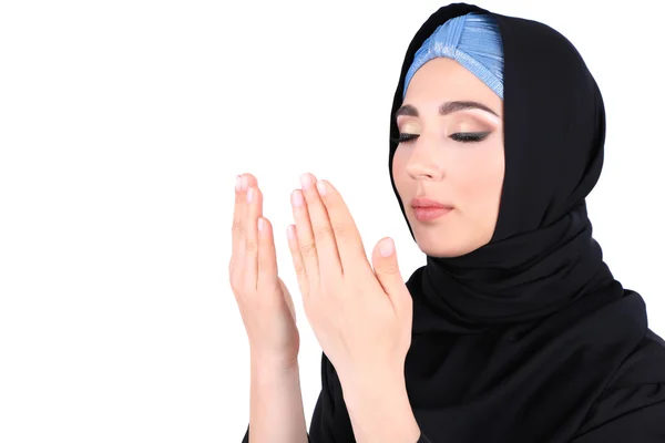 Schöne muslimische arabische Frau betet auf grauem Hintergrund — Stockfoto