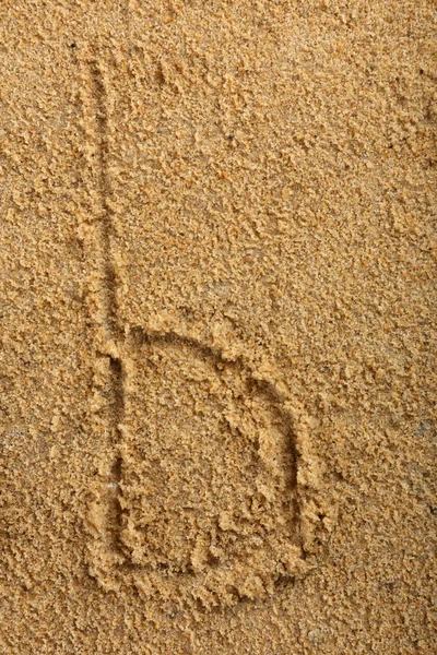 字母写在湿的沙滩上 — 图库照片