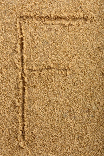 Alfabeto escrito na areia da praia molhada — Fotografia de Stock