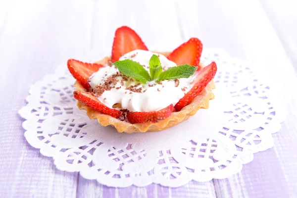 Tasty tartlet with strawberries on table close-up — Stock Photo, Image