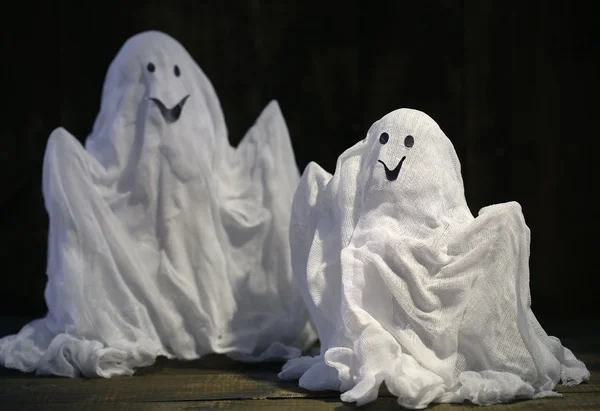 Halloween-Geister, auf dunklem Hintergrund — Stockfoto