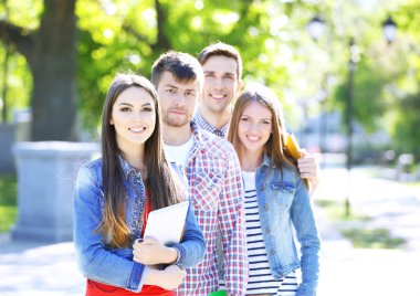 Park mutlu öğrenciler