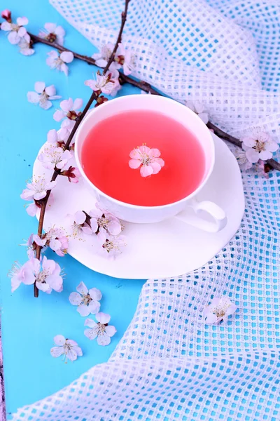 Fragrant tea with flowering branches on wooden table close-up — Stock Photo, Image