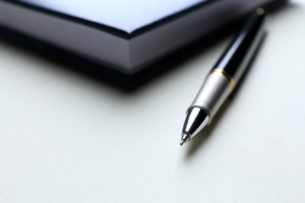 Stift auf Buch, Nahaufnahme — Stockfoto