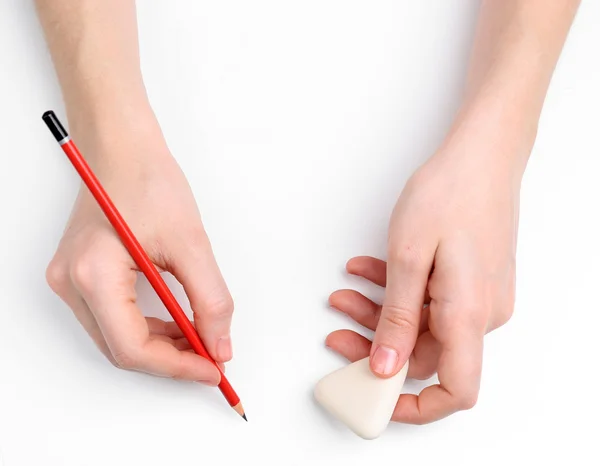 Menselijke handen met potlood en wissen rubber, geïsoleerd op wit — Stockfoto
