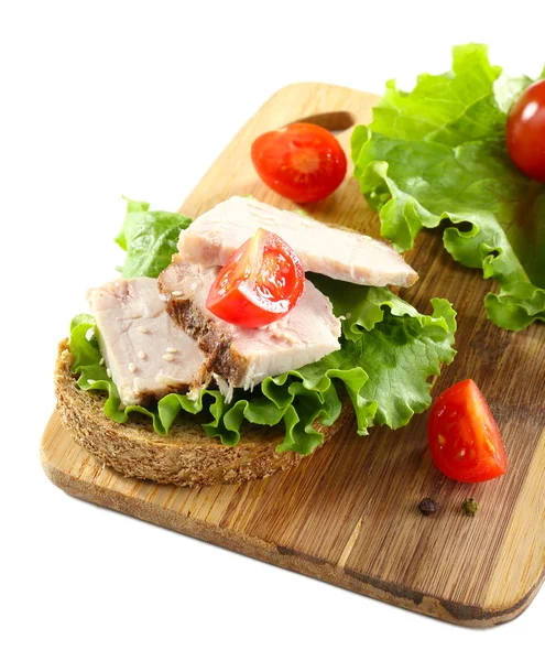 Deliciosos sándwiches con encuentro aislado en blanco — Foto de Stock