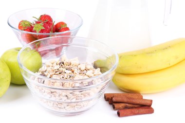 süt ve meyve sağlıklı tahıl yakın çekim