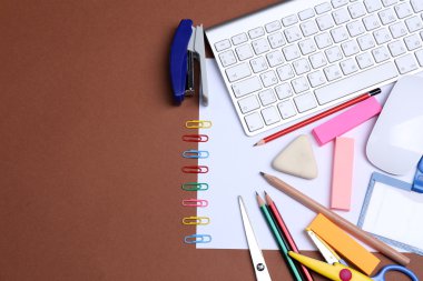 ileti örneği aksesuarları, klavye ve kağıt, Ofis Masaları kapat