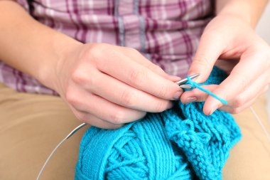 eller tekerlek teli ile örgü yakın çekim