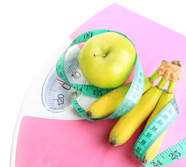 Mini bananas e fita métrica em balanças — Fotografia de Stock