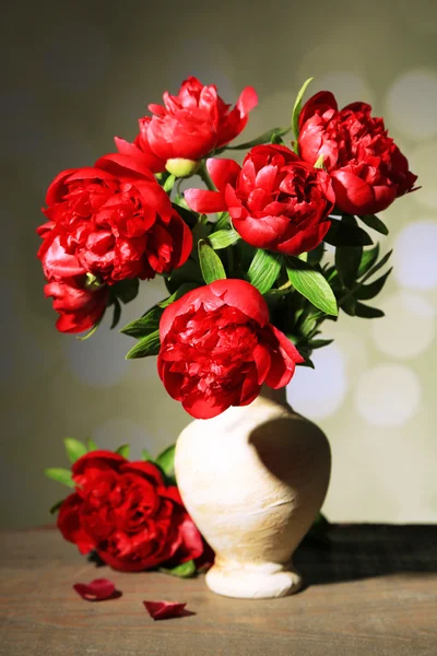 Peonies in vase — Stock Photo, Image