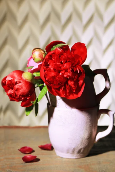 Peonies in vase — Stock Photo, Image