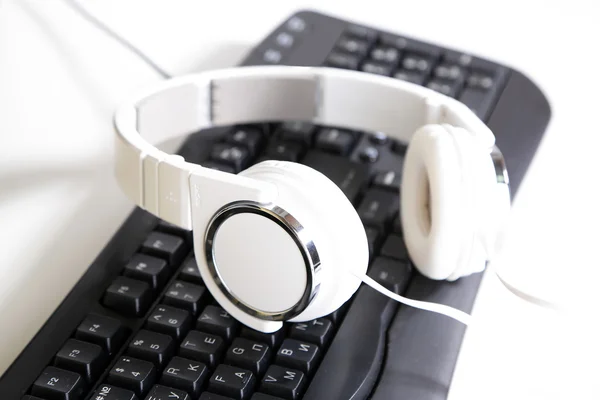 Headphone and keyboard — Stock Photo, Image