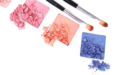 beyaz izole fırça ile ezilmiş göz farı 