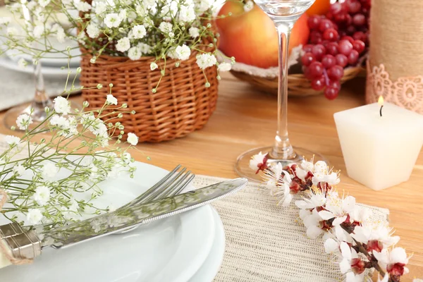Cadre de table avec fleurs printanières close up — Photo
