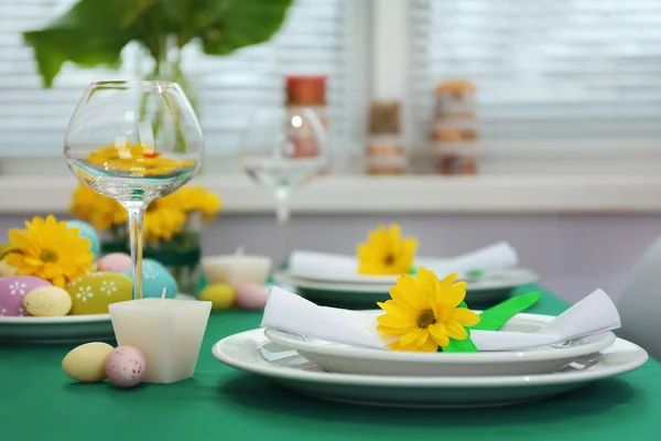 Beau décor de table de Pâques vacances — Photo