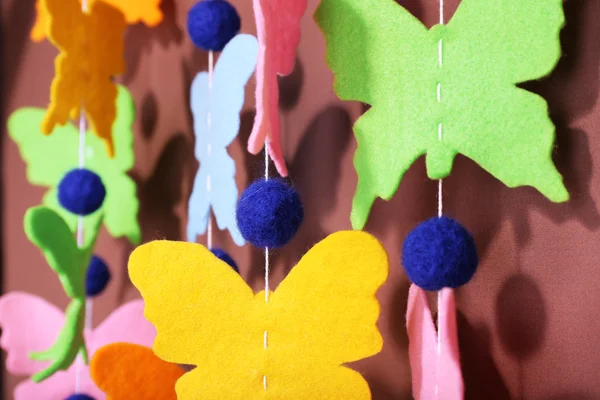 Handgemaakte garland op kleur achtergrond — Stockfoto