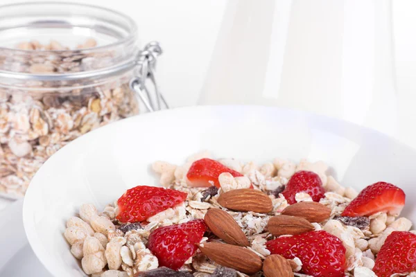 Healthy cereal in bowl with milk and strawberries closeup — Stock Photo, Image