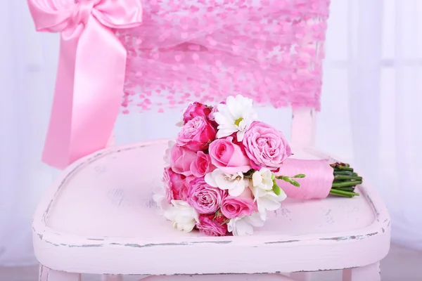 Beautiful wedding bouquet on chair — Stock Photo, Image