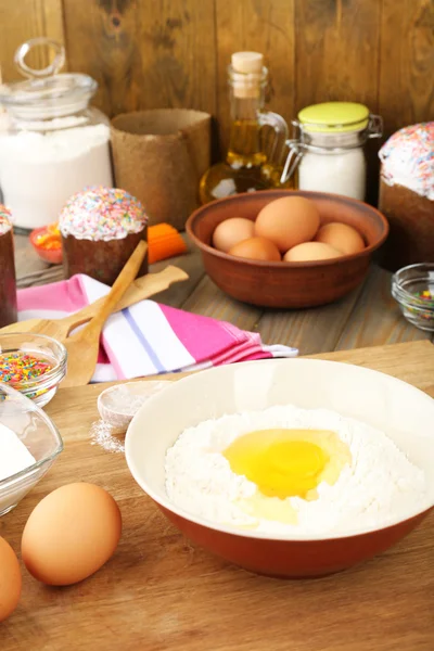 Easter cake preparing in kitchen — Stock Photo, Image